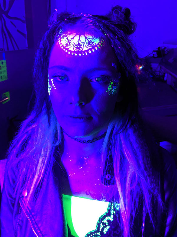 Hindsight BiG 20 :: Cher's Funky Faces